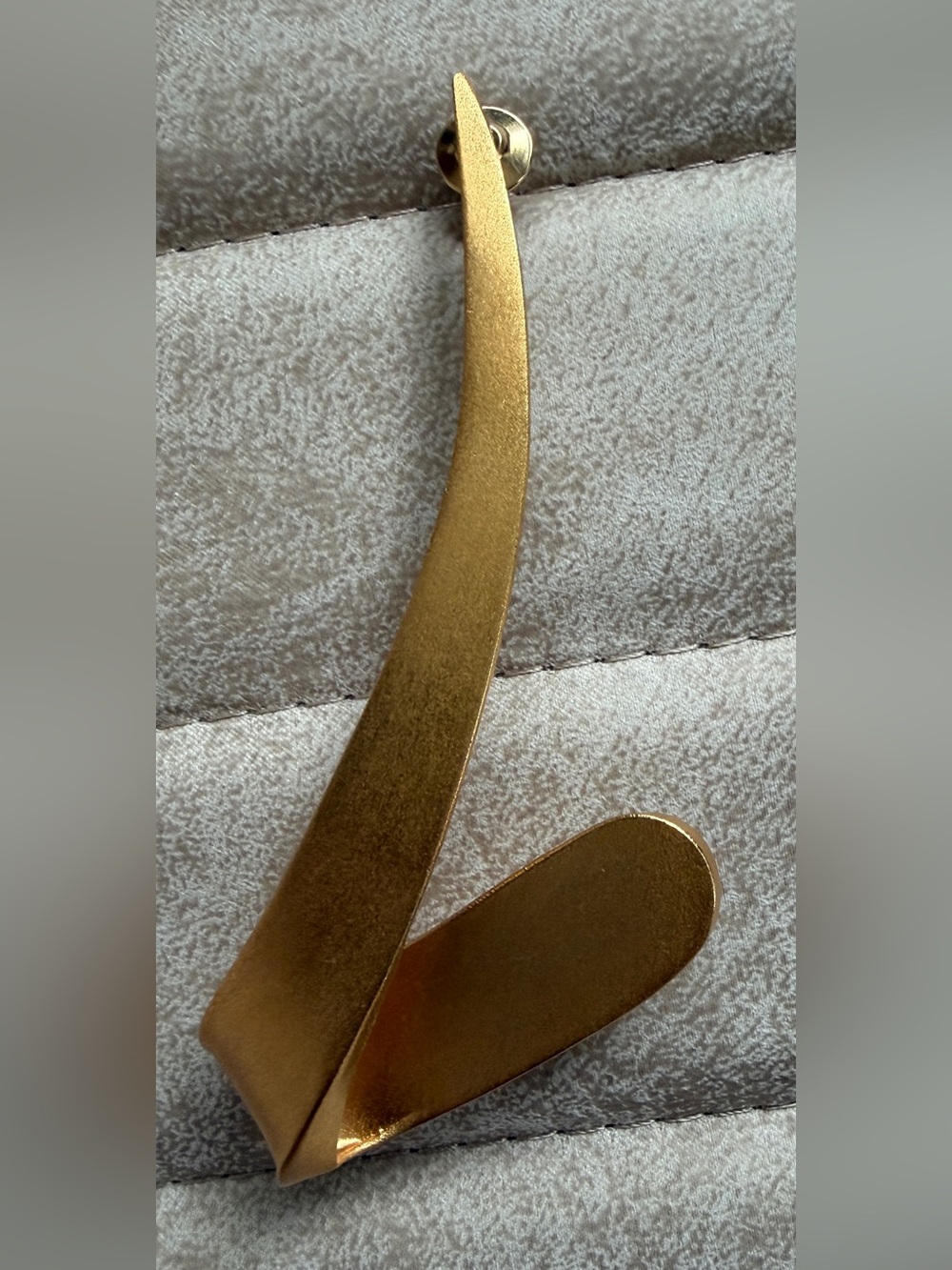 Elegant Gold Metal Brooch Pin - Women's Jewelry Accent